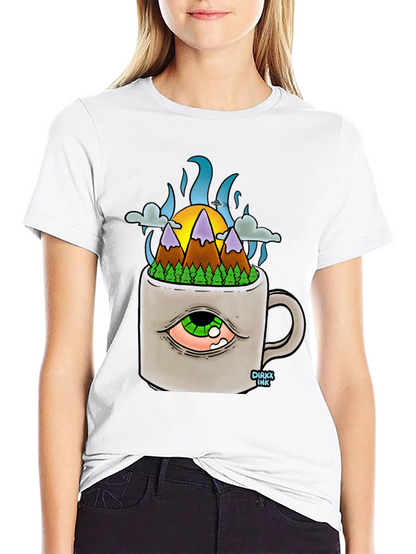 Camiseta Negra con Diseño Original Montaña en Taza