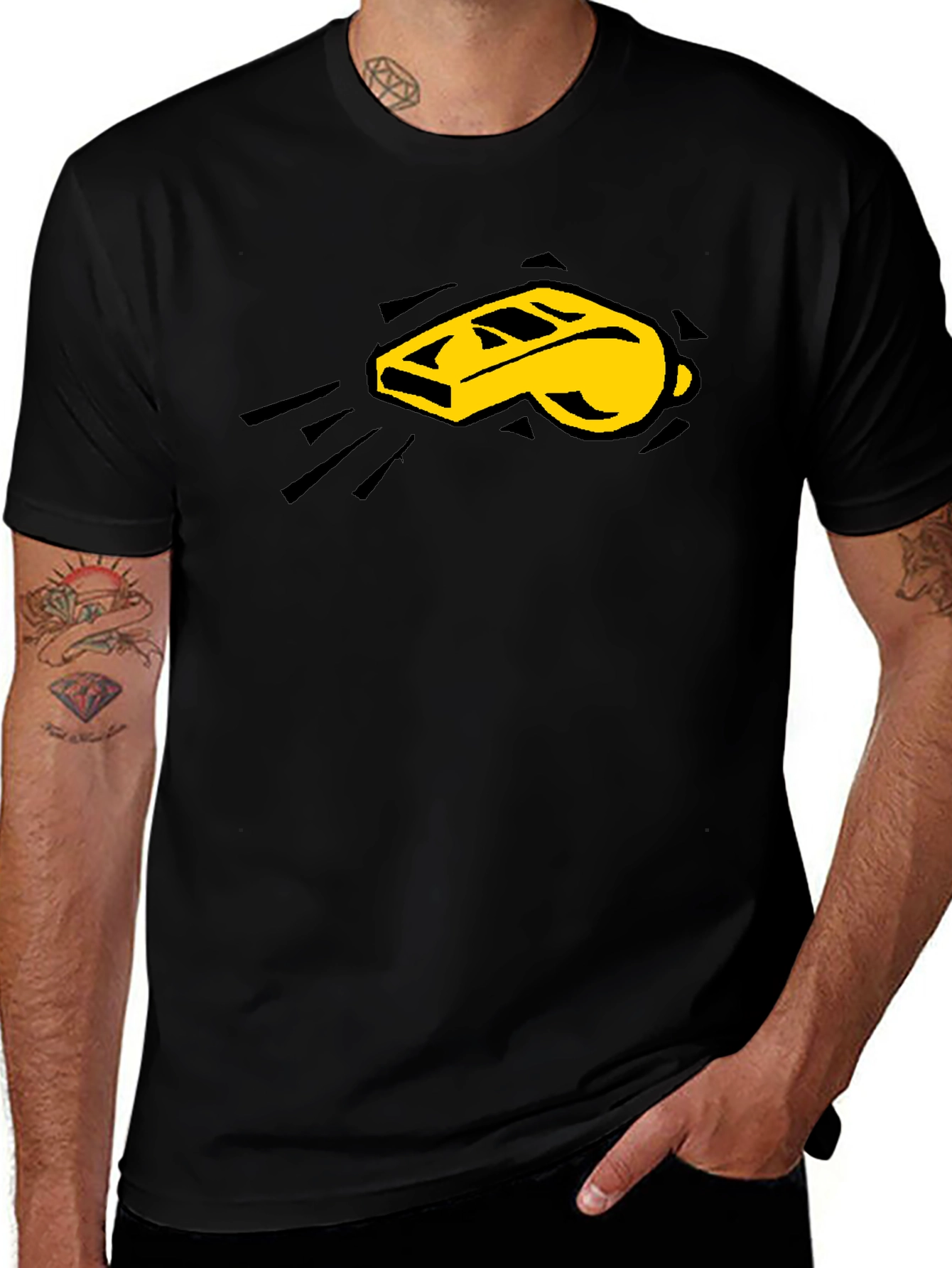 Camiseta Negra con Diseño de Silbato Amarillo