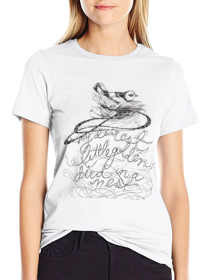 Camiseta Negra con Diseño de Pájaro y Texto Caligráfico