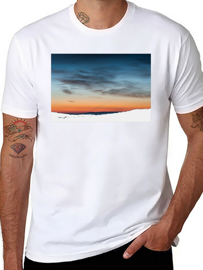 Camiseta Negra con Diseño de Cielo al Atardecer