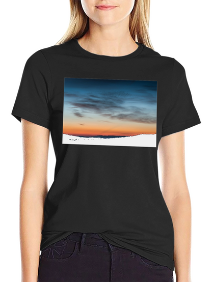 Camiseta Negra con Diseño de Cielo al Atardecer