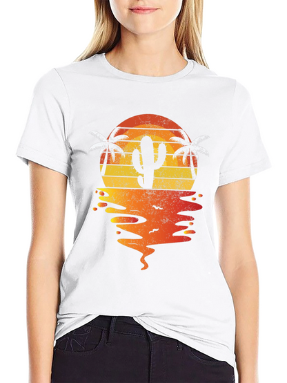 Camiseta negra con diseño de cactus al atardecer