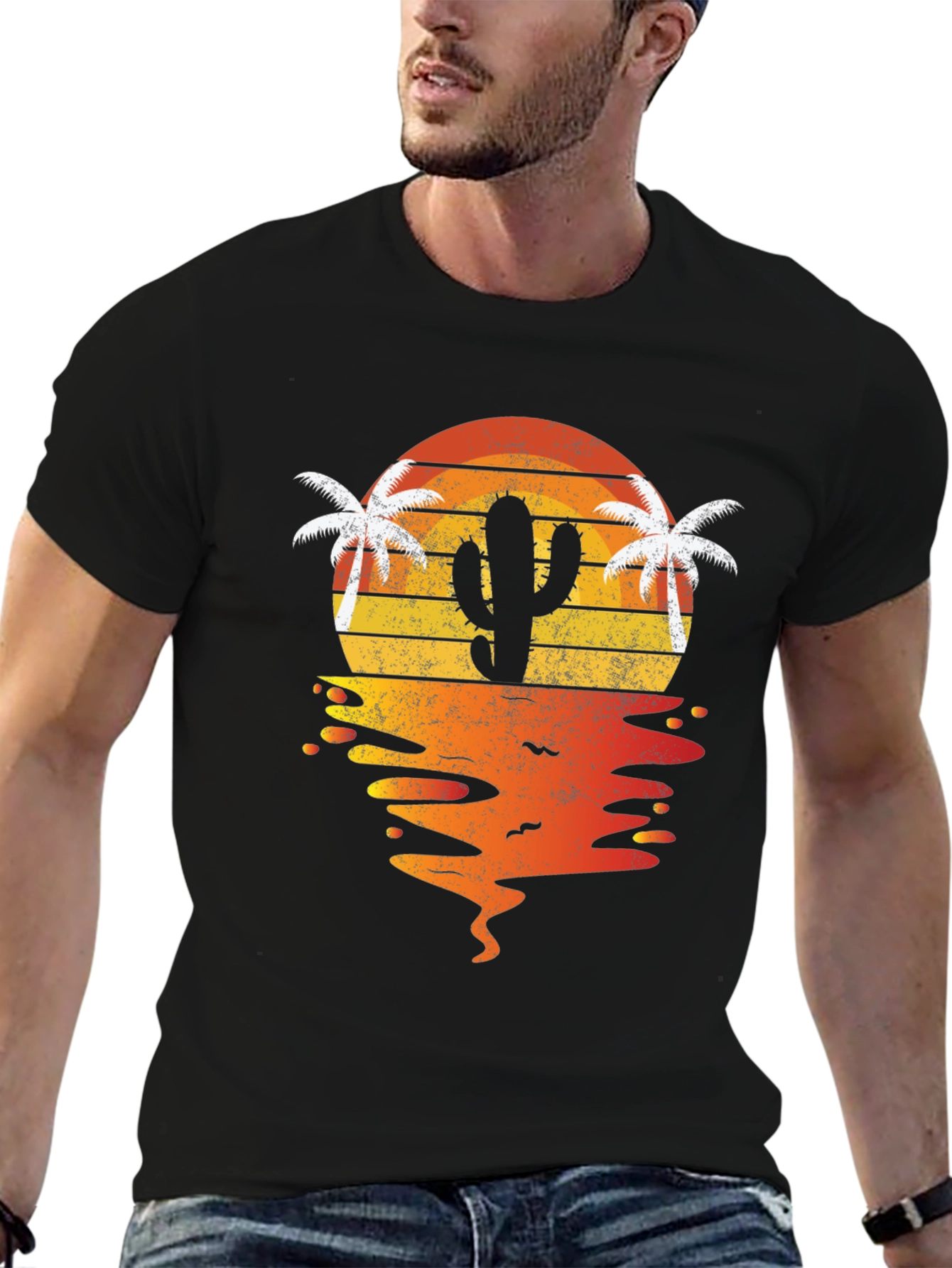Camiseta negra con diseño de cactus al atardecer