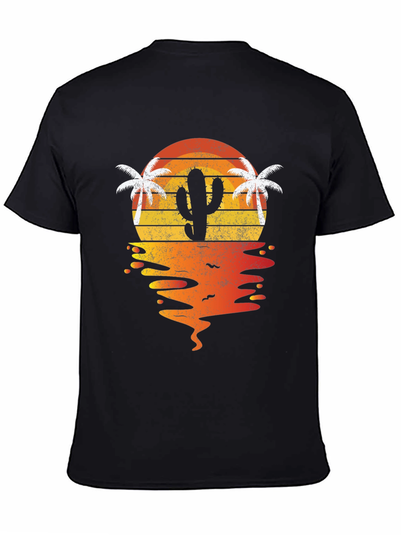 Camiseta negra con diseño de cactus al atardecer
