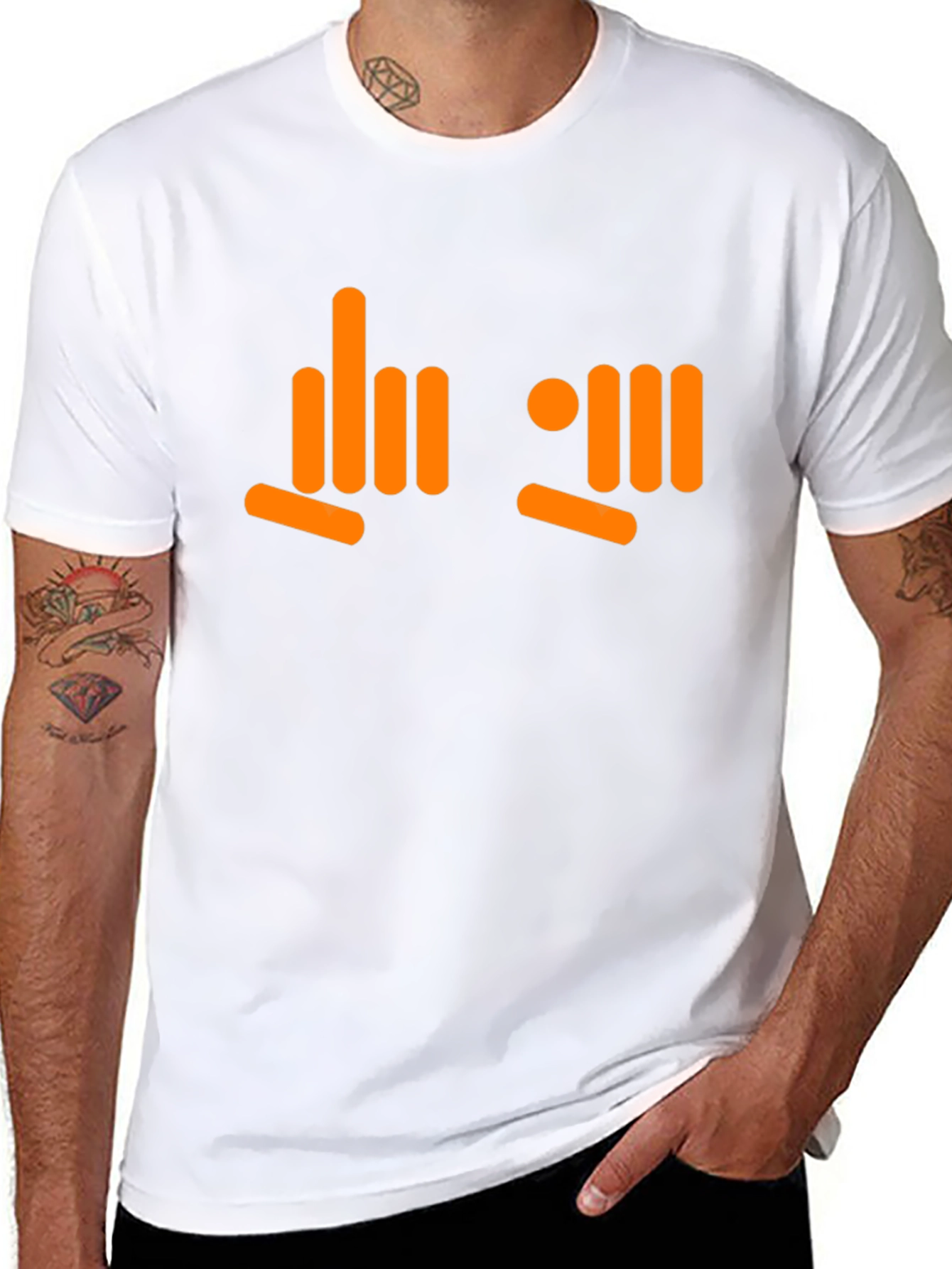 Camiseta Negra con Diseño Gráfico Naranja