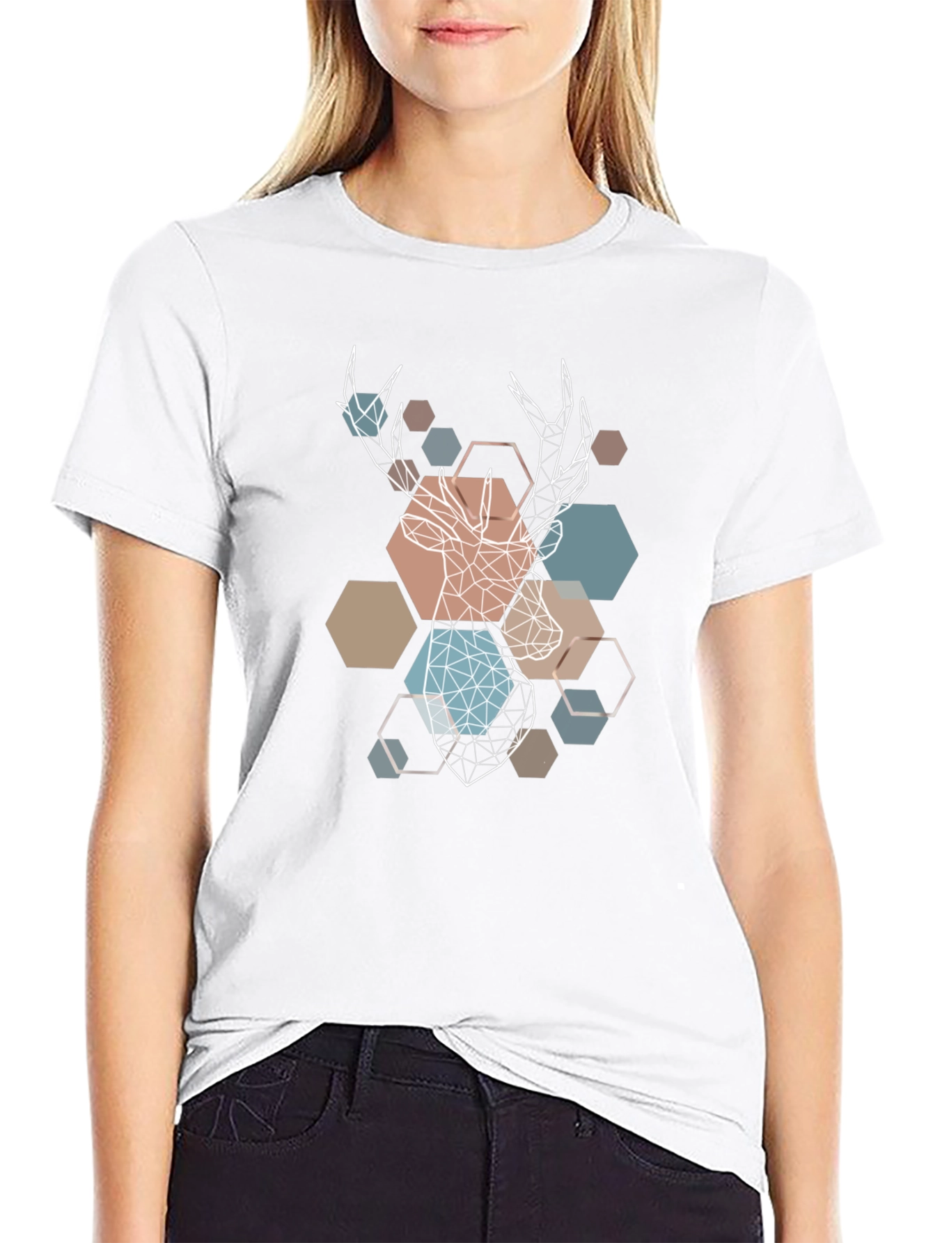 Camiseta Negra con Diseño Geométrico de Ciervo