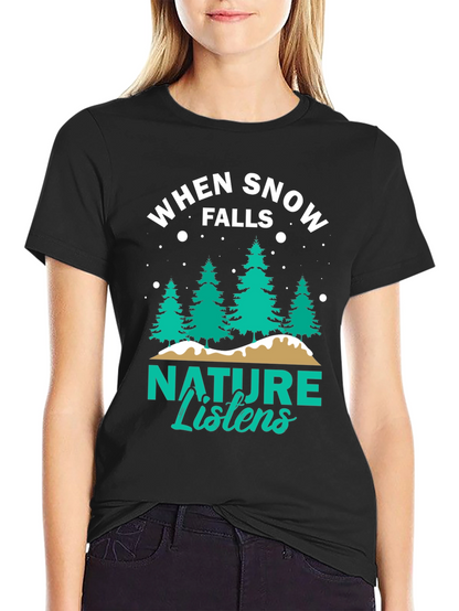 Camiseta Negra: Cuando la Nieve Cae la Naturaleza Escucha