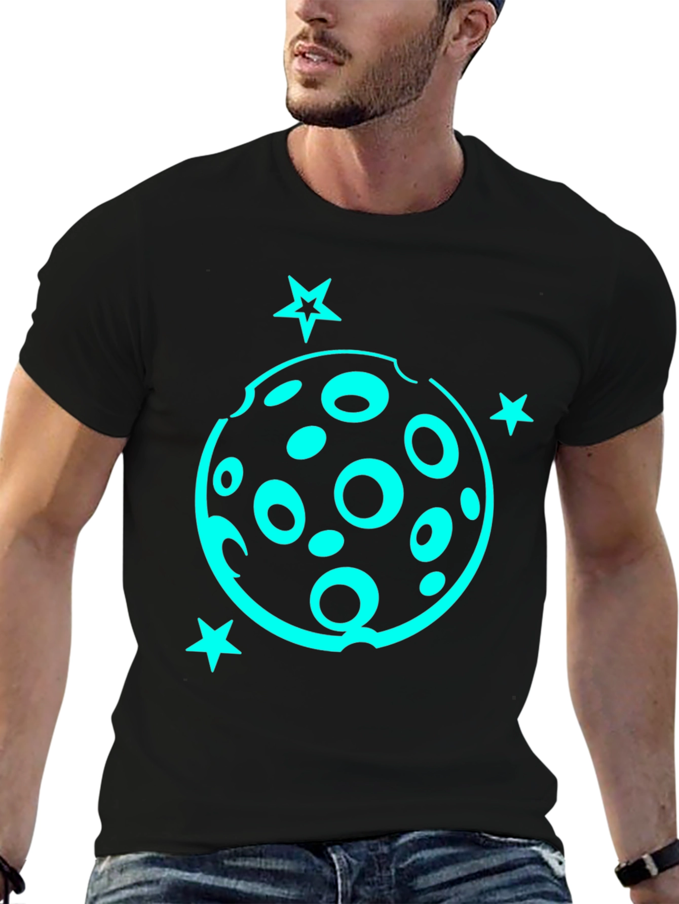 Camiseta Negra con Diseño Lunar y Estrellas Turquesa