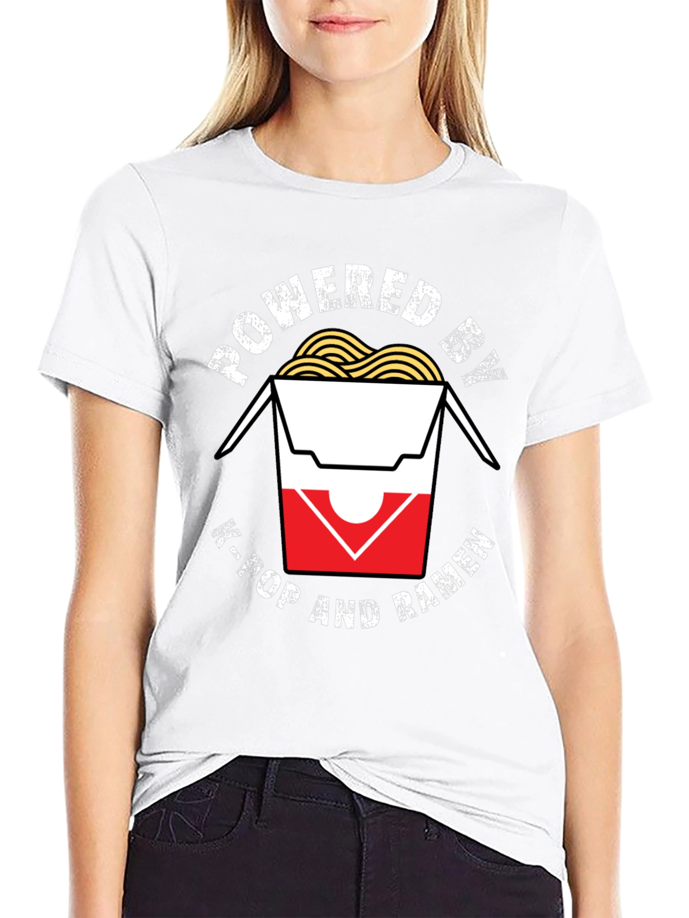 Camiseta Negra: K-Pop y Ramen
