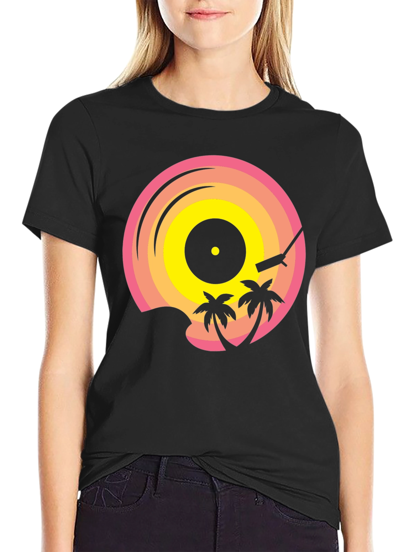 Camiseta Negra con Diseño de Vinilo Tropical