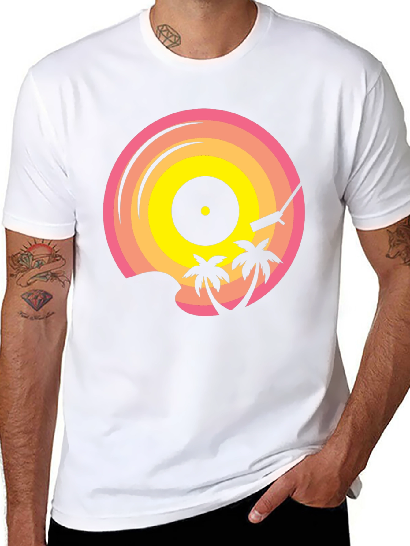 Camiseta Negra con Diseño de Vinilo Tropical