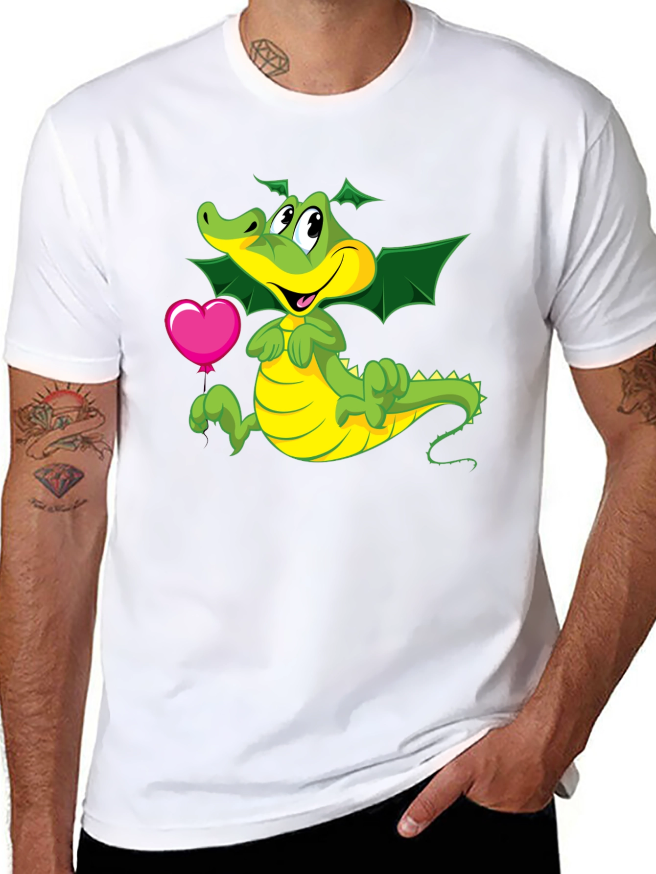 Camiseta Negra con Dragón y Corazón