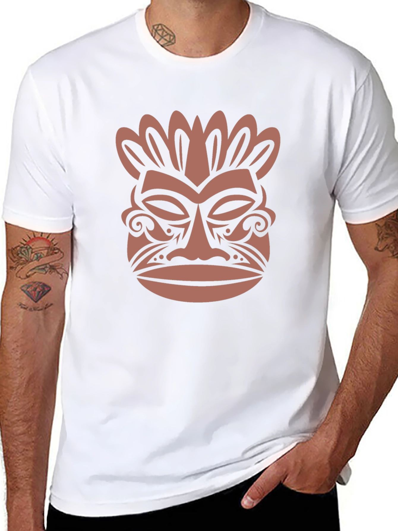 Camiseta Negra con Diseño Tribal de Máscara