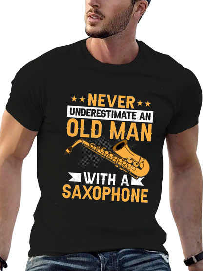 Camiseta Negra: Nunca Subestimes a un Viejo con Saxofón