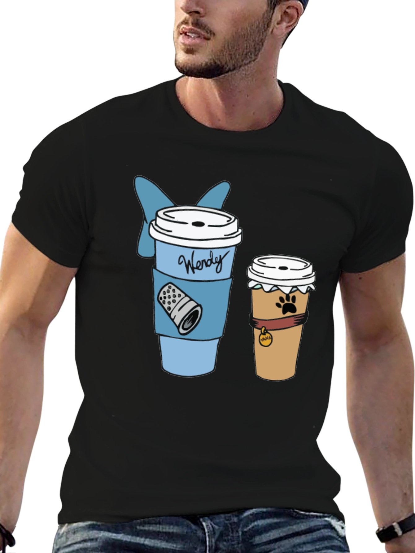 Camiseta Negra con Diseño de Café Wendy y Mascotas