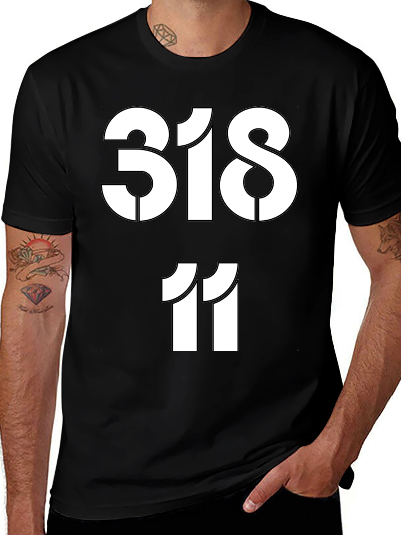 Camiseta Negra Estampada con Números 318 y 11