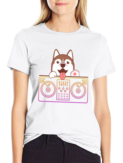 Camiseta Negra con Diseño de DJ Husky