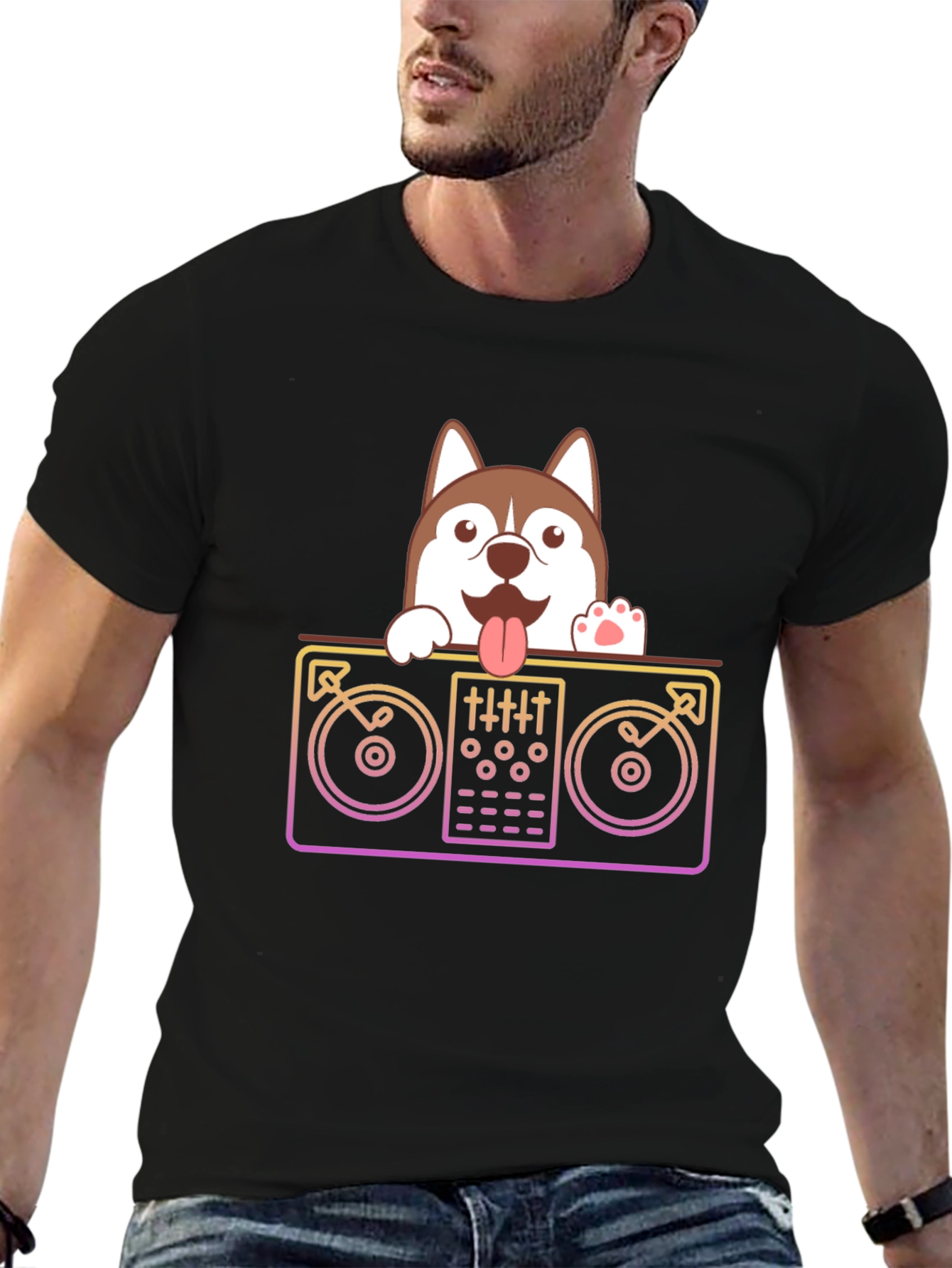 Camiseta Negra con Diseño de DJ Husky