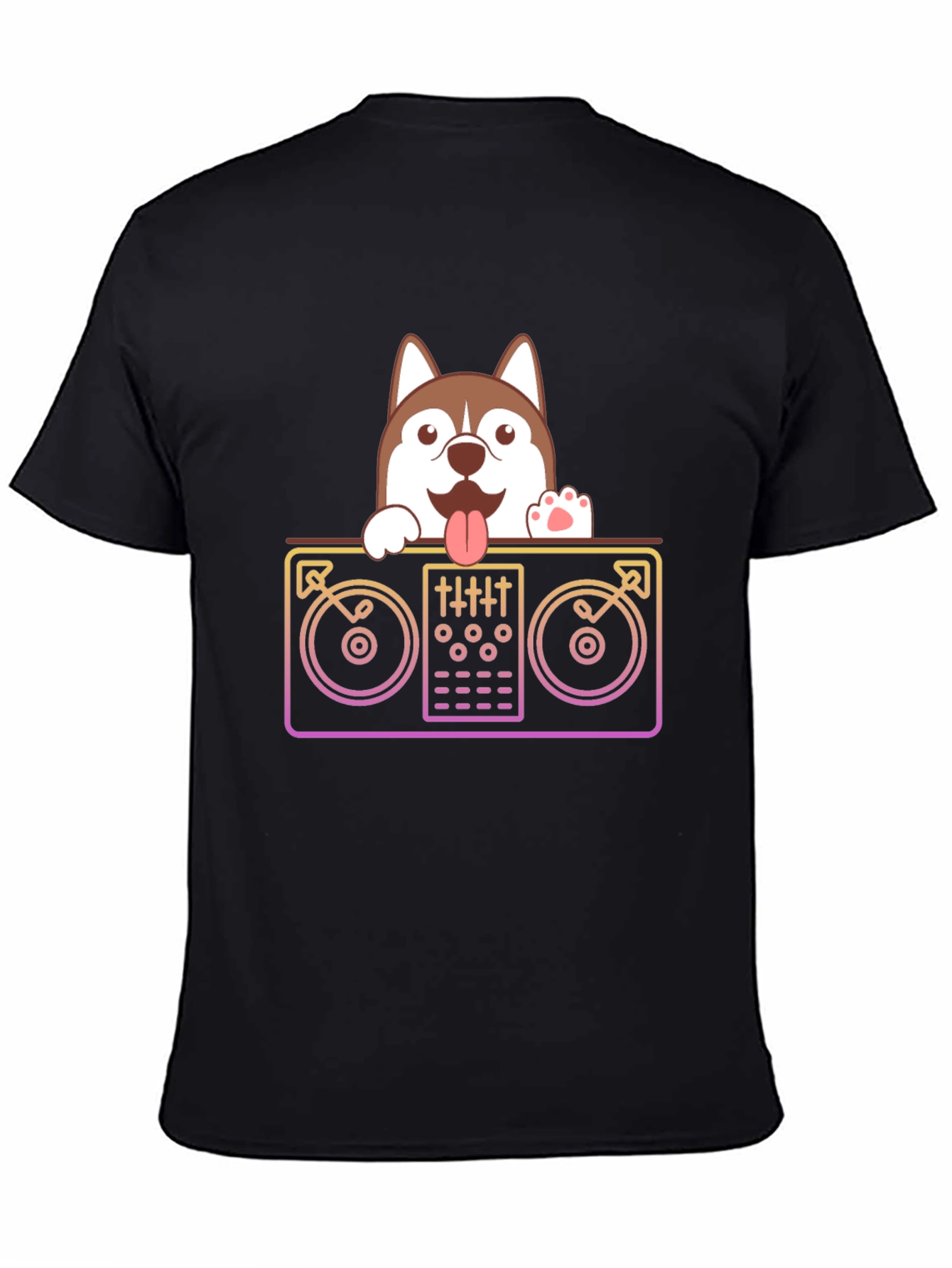 Camiseta Negra con Diseño de DJ Husky