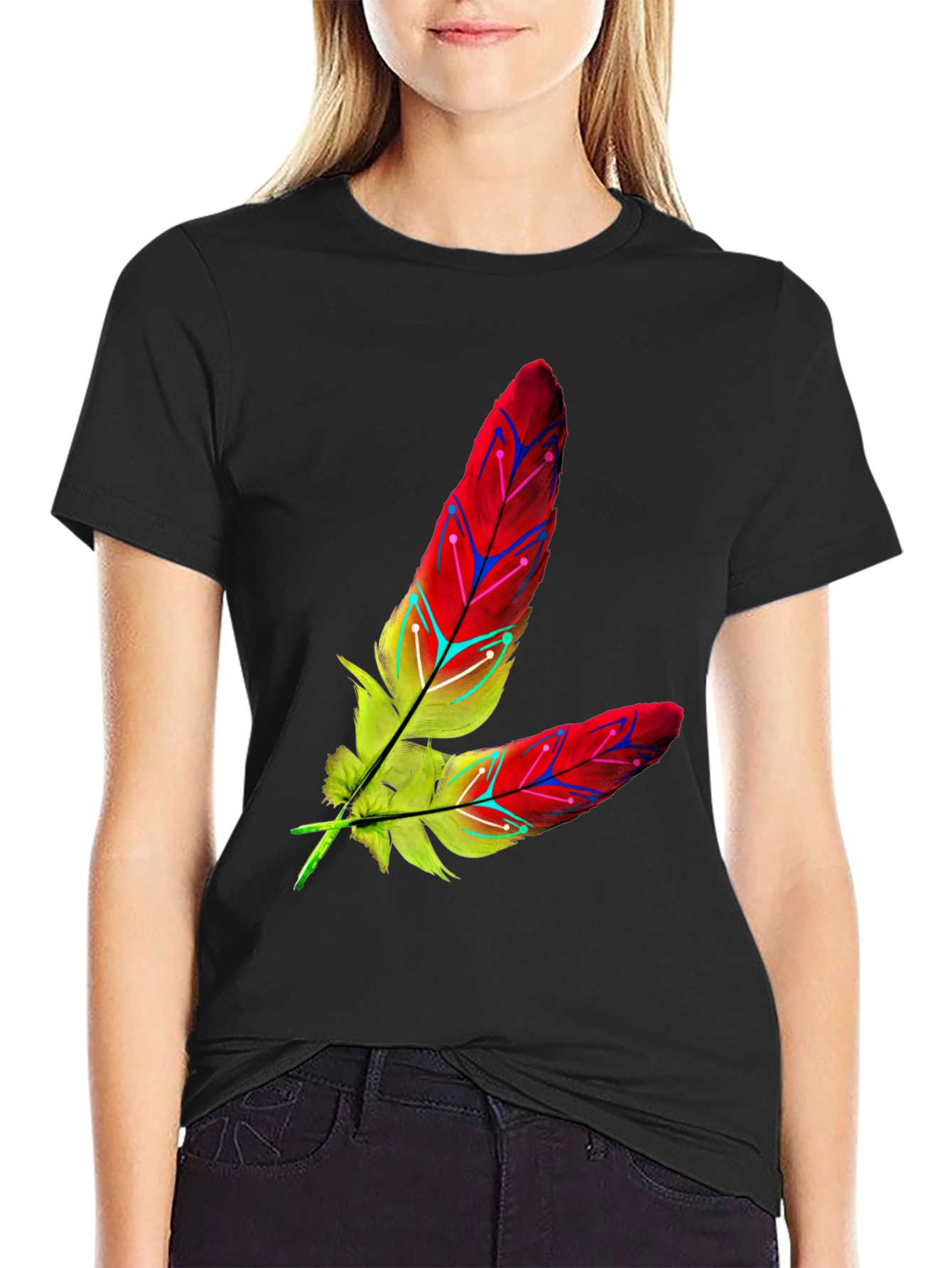 Camiseta Negra con Diseño de Plumas Abstractas