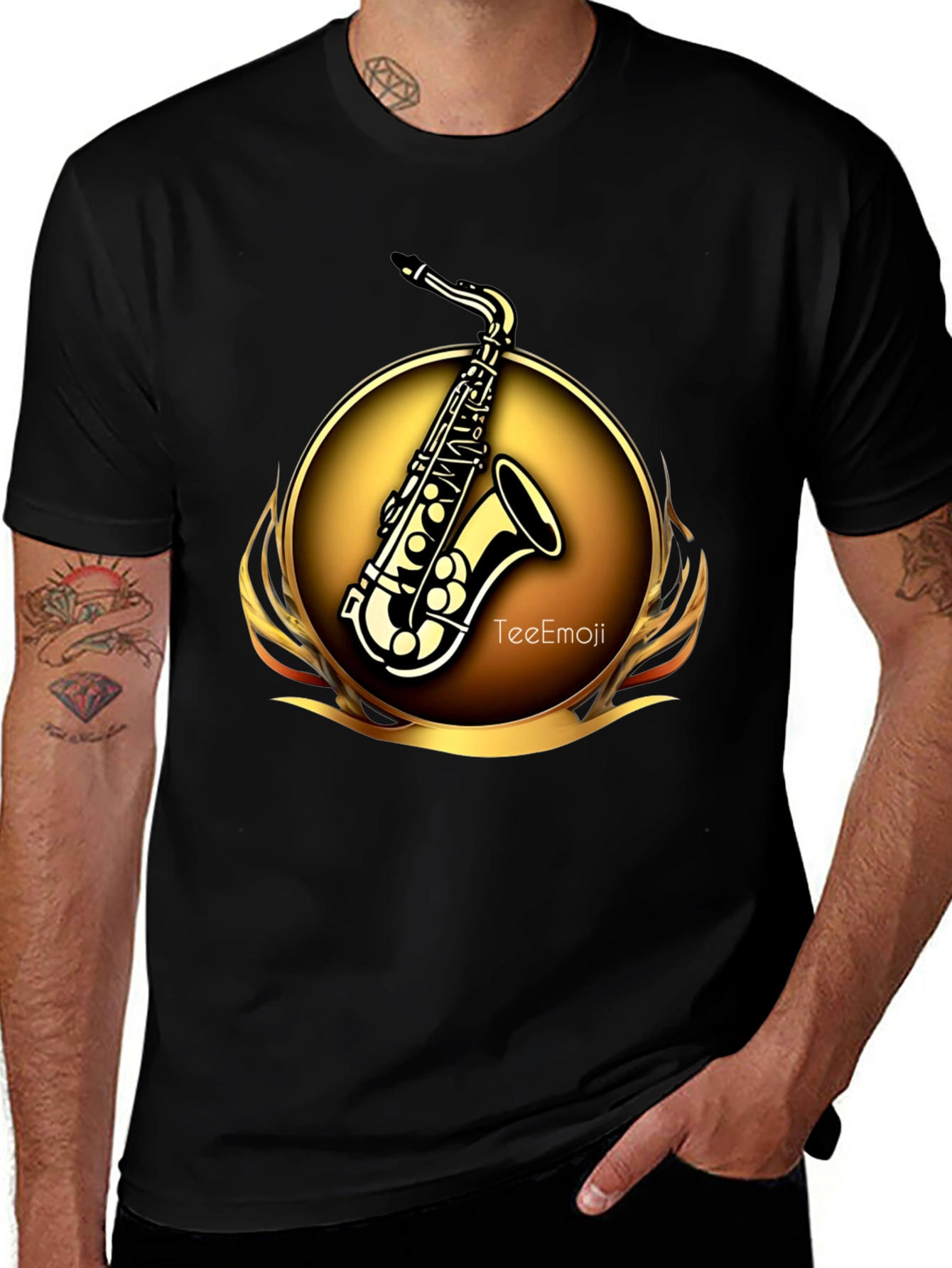 Camiseta Negra Saxofón Dorado Diseño Exclusivo
