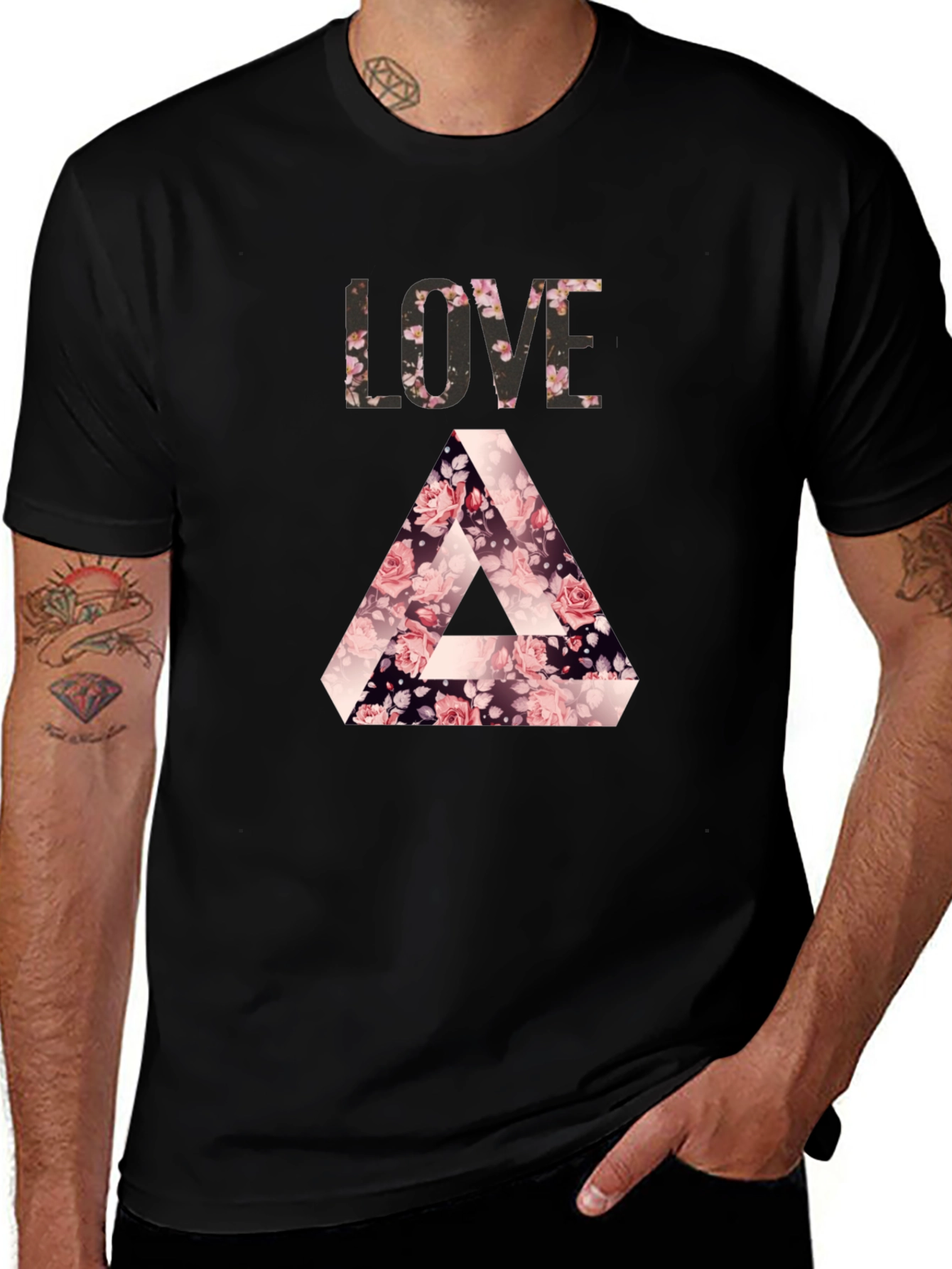 Camiseta Negra LOVE Floral Triángulo Penrose