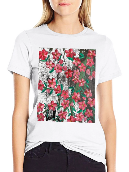 Camiseta Negra con Estampado Floral Artístico