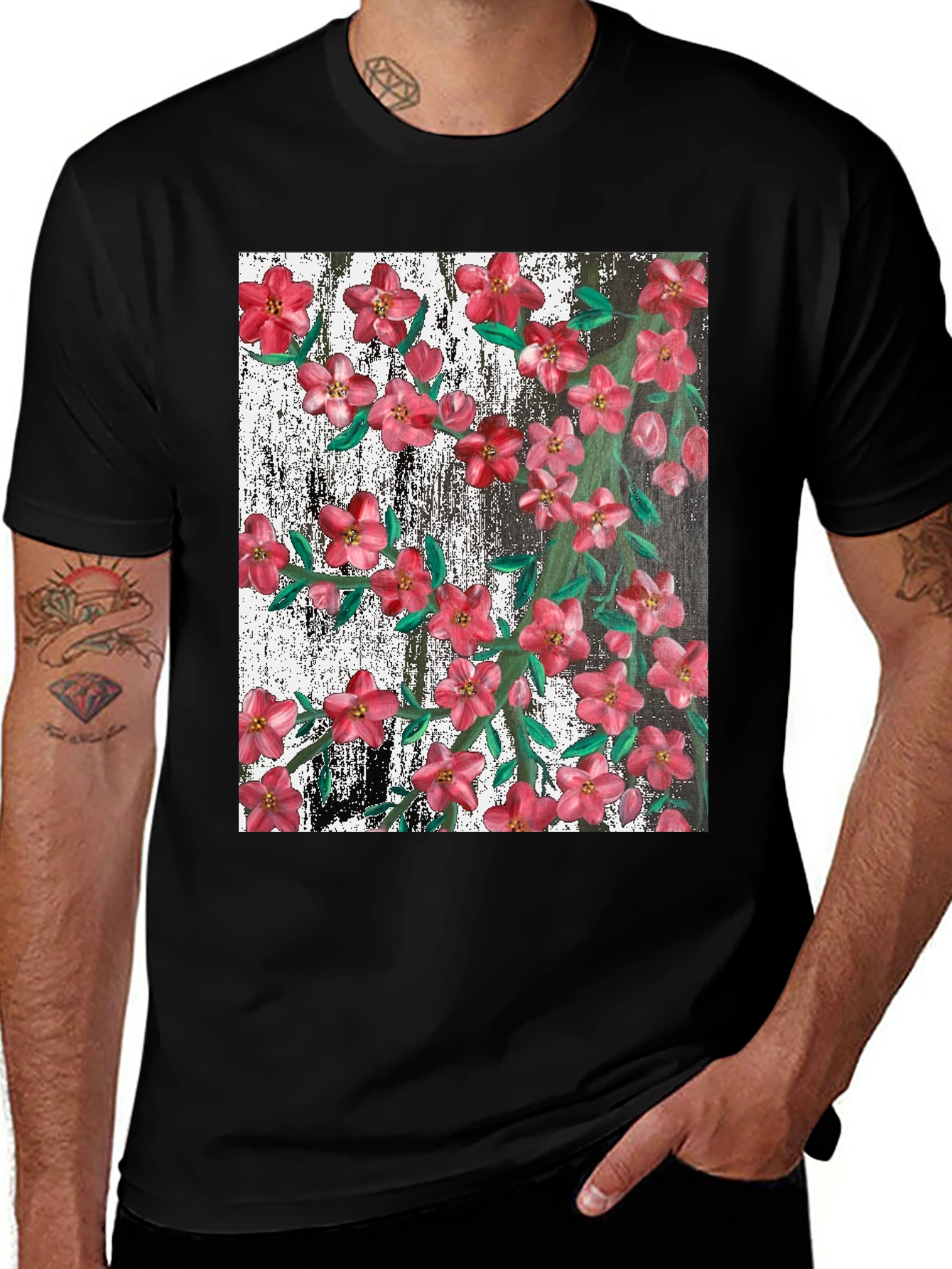 Camiseta Negra con Estampado Floral Artístico