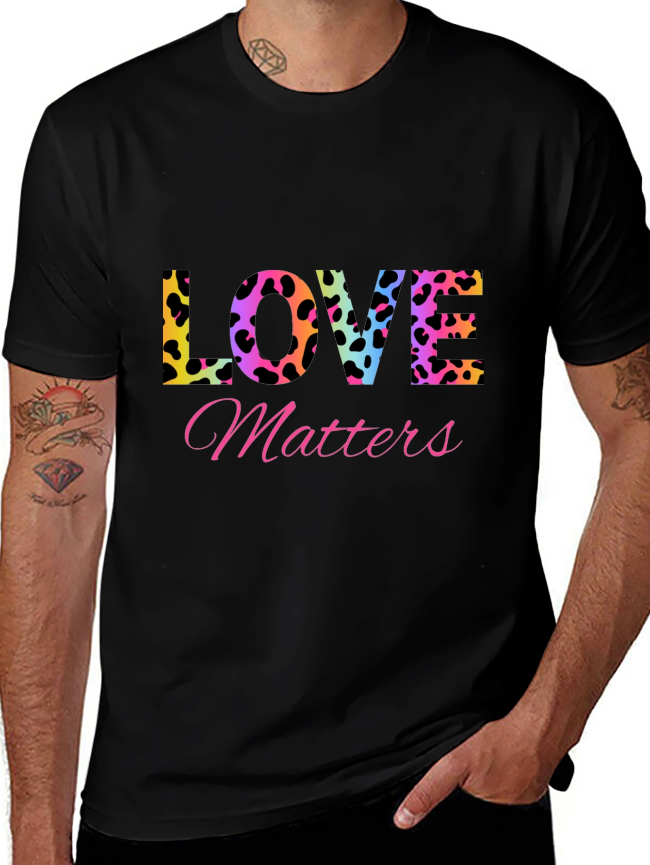 Camiseta Negra Love Matters Estampado Leopardo