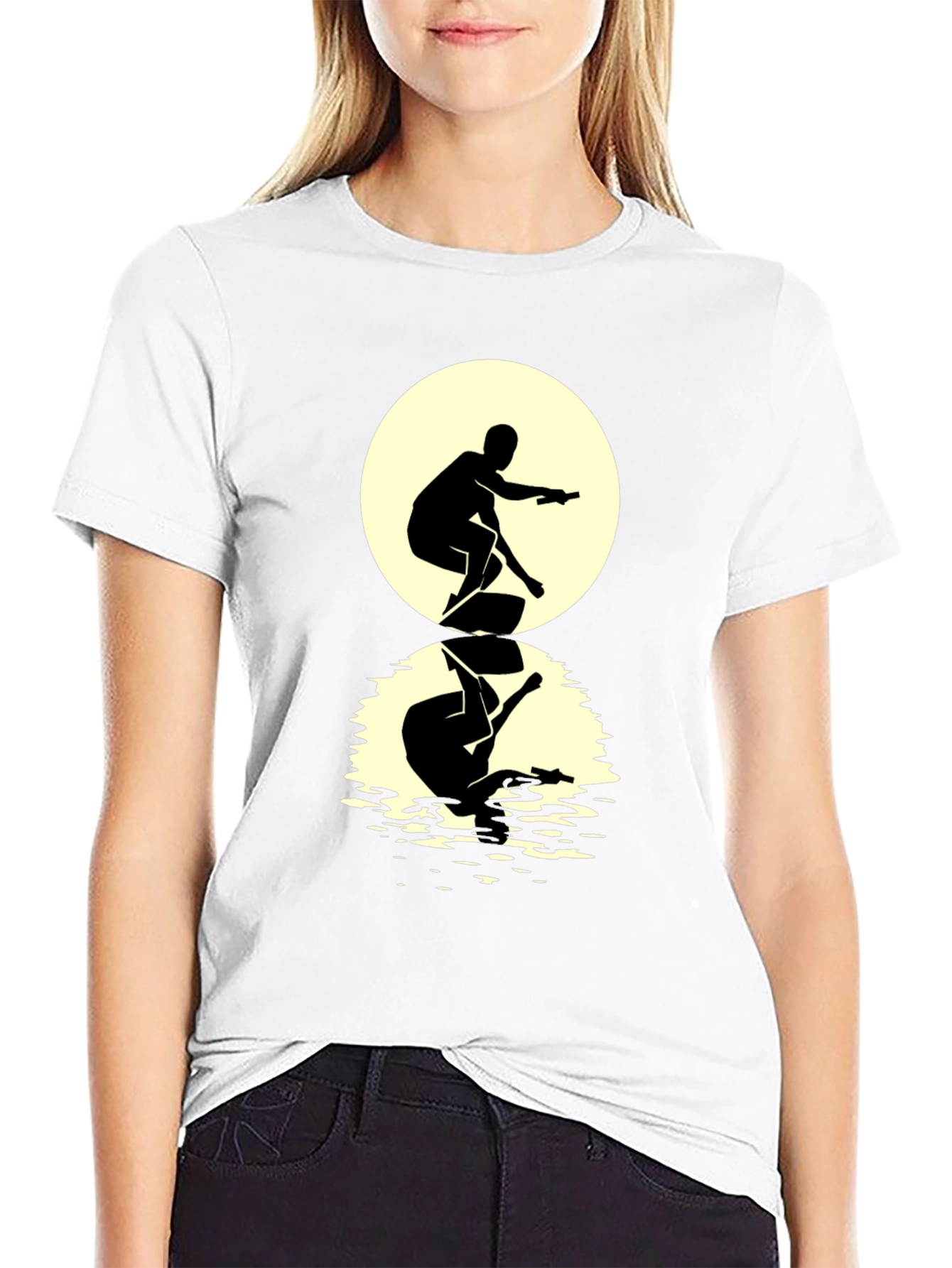 Camiseta Negra Hombre: Silueta Surfista Reflejo Lunar