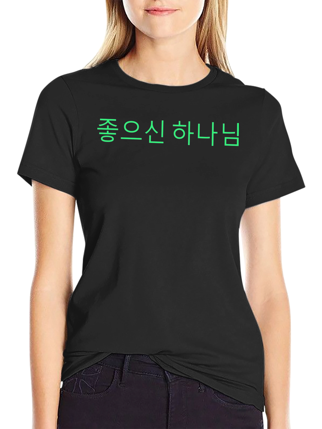 Camiseta Negra con Texto en Coreano