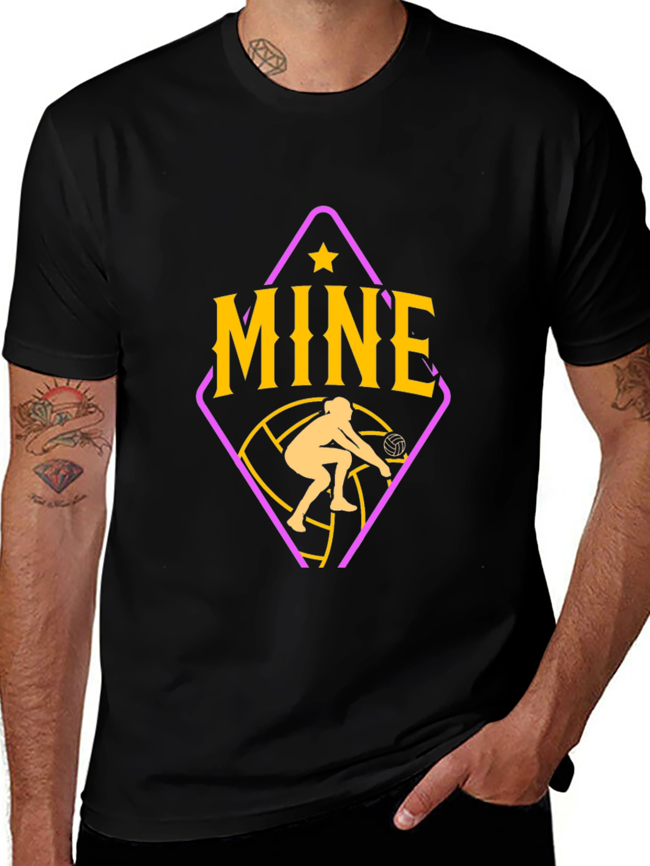 Camiseta Negra con Diseño de Voleibol Mine