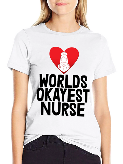 Camiseta Negra Okayest Nurse Corazón Rojo