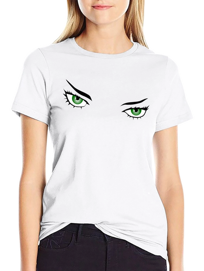 Camiseta Negra con Ojos Verdes Intrigantes
