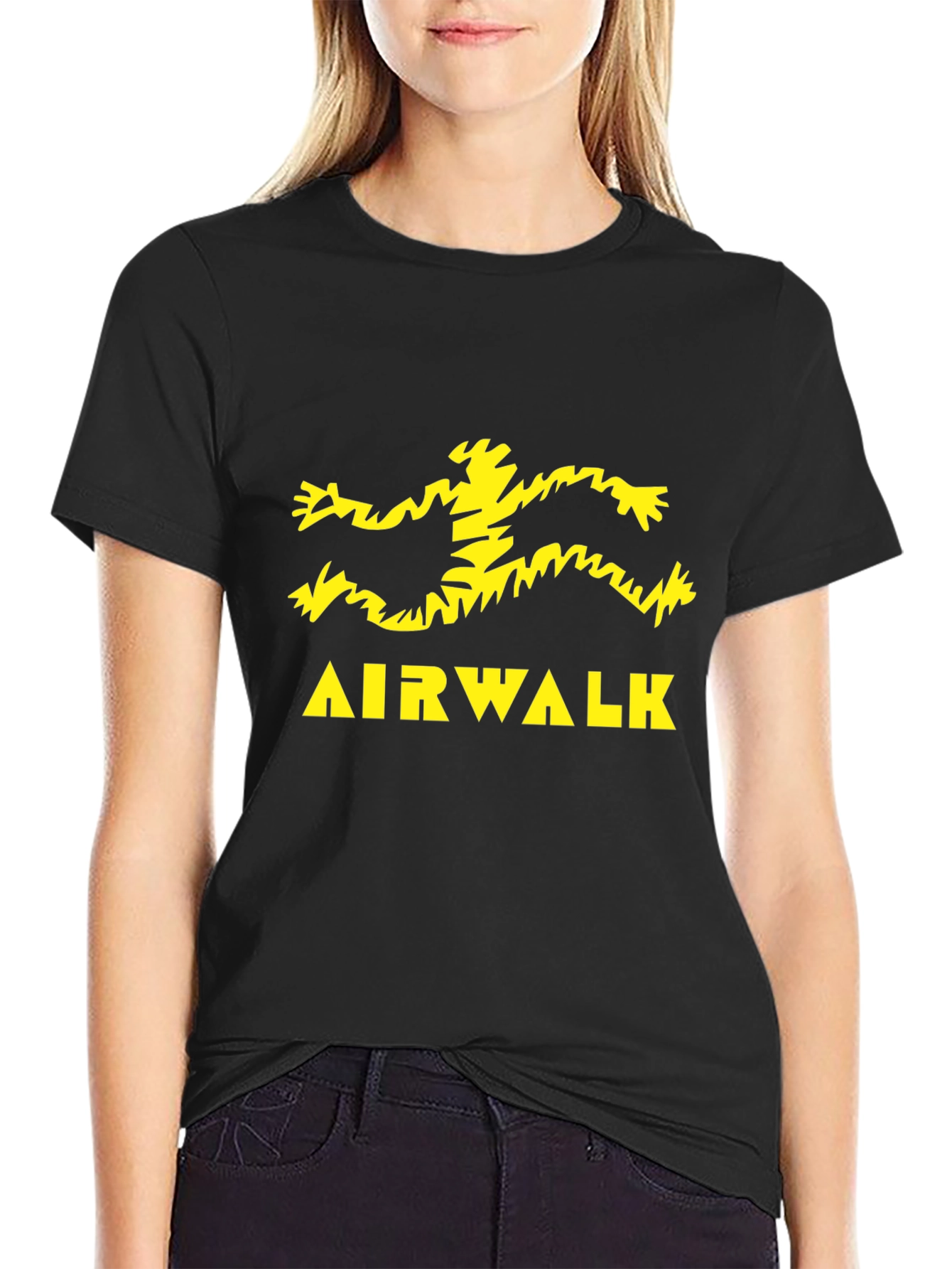 Camiseta Negra Airwalk Logo Amarillo Estampado